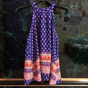 Blue sleeveless paisley blouse 💙